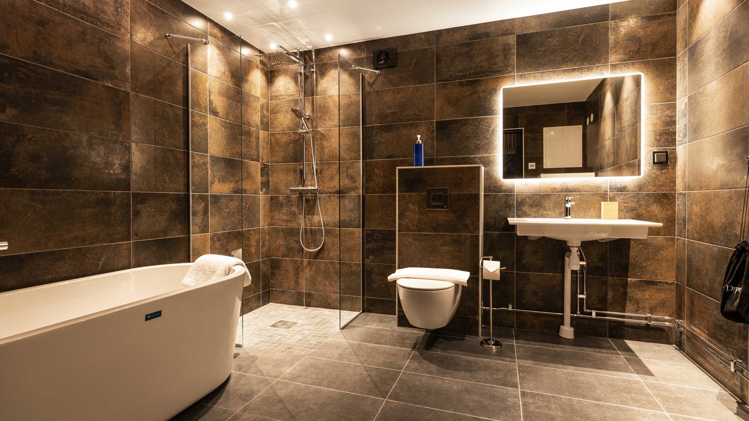 Land Cabin Bathroom2 Web