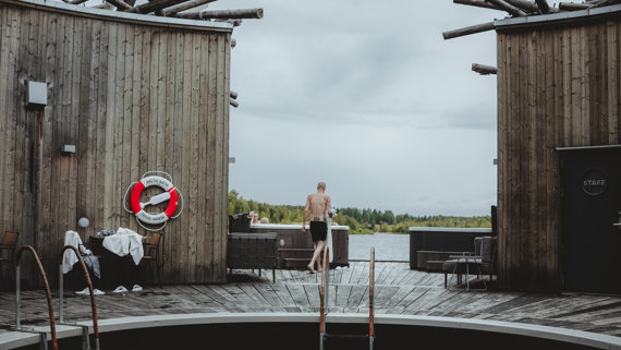 Spa nära Piteå – kallbad och stillhet vid Arctic Bath i Norrbotten.