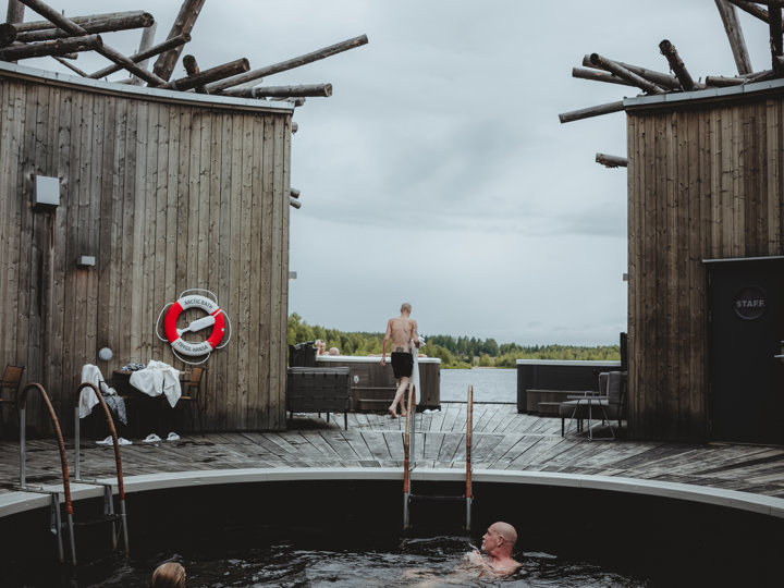 Spa nära Piteå – kallbad och stillhet vid Arctic Bath i Norrbotten.
